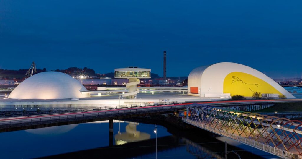 Centro Niemeyer Avilés . Museo, Restaurante y auditorio