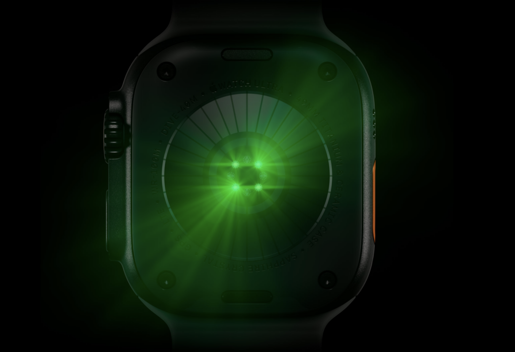 Sensores traseros del Apple Watch Ultra 4 iluminados en verde